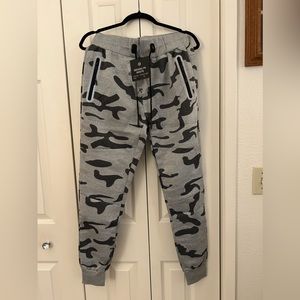 NWT Men’s Brooklyn Roots Size Medium XS Performance Fabric Joggers